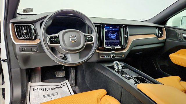 2022 Volvo XC60 B5 AWD Inscription with 20'' Wheels and Climate Package - 22977975 - 11