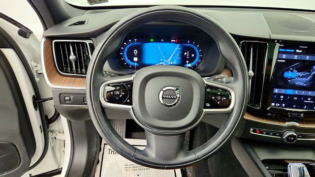 2022 Volvo XC60 B5 AWD Inscription with 20'' Wheels and Climate Package - 22977975 - 12