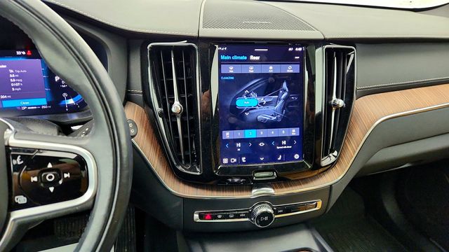 2022 Volvo XC60 B5 AWD Inscription with 20'' Wheels and Climate Package - 22977975 - 15