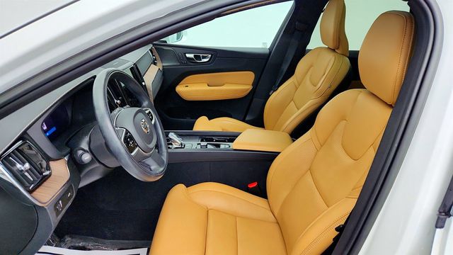 2022 Volvo XC60 B5 AWD Inscription with 20'' Wheels and Climate Package - 22977975 - 17