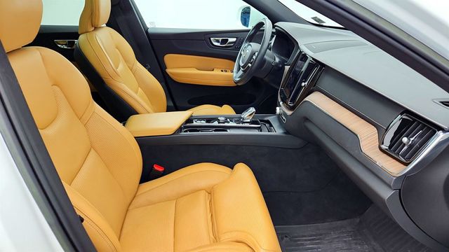 2022 Volvo XC60 B5 AWD Inscription with 20'' Wheels and Climate Package - 22977975 - 21
