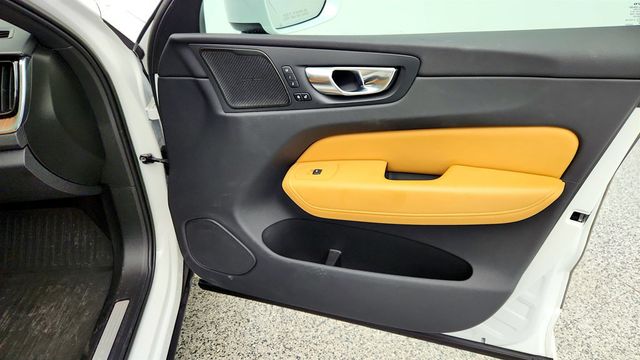 2022 Volvo XC60 B5 AWD Inscription with 20'' Wheels and Climate Package - 22977975 - 23