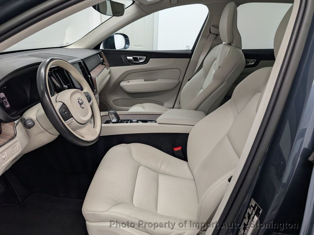 2022 Volvo XC60 B5 Momentum photo 10