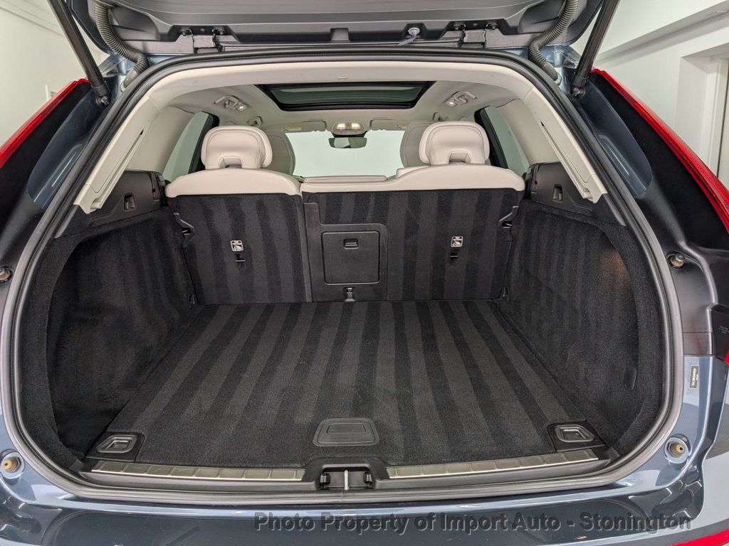 2022 Volvo XC60 B5 Momentum photo 15