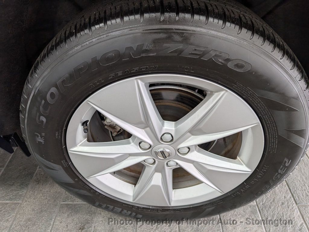 2022 Volvo XC60 B5 Momentum photo 16