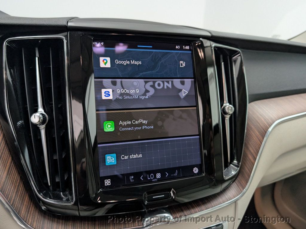 2022 Volvo XC60 B5 Momentum photo 18