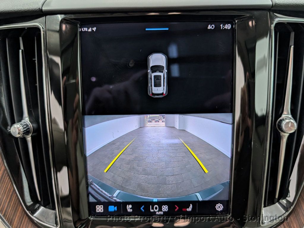 2022 Volvo XC60 B5 Momentum photo 19