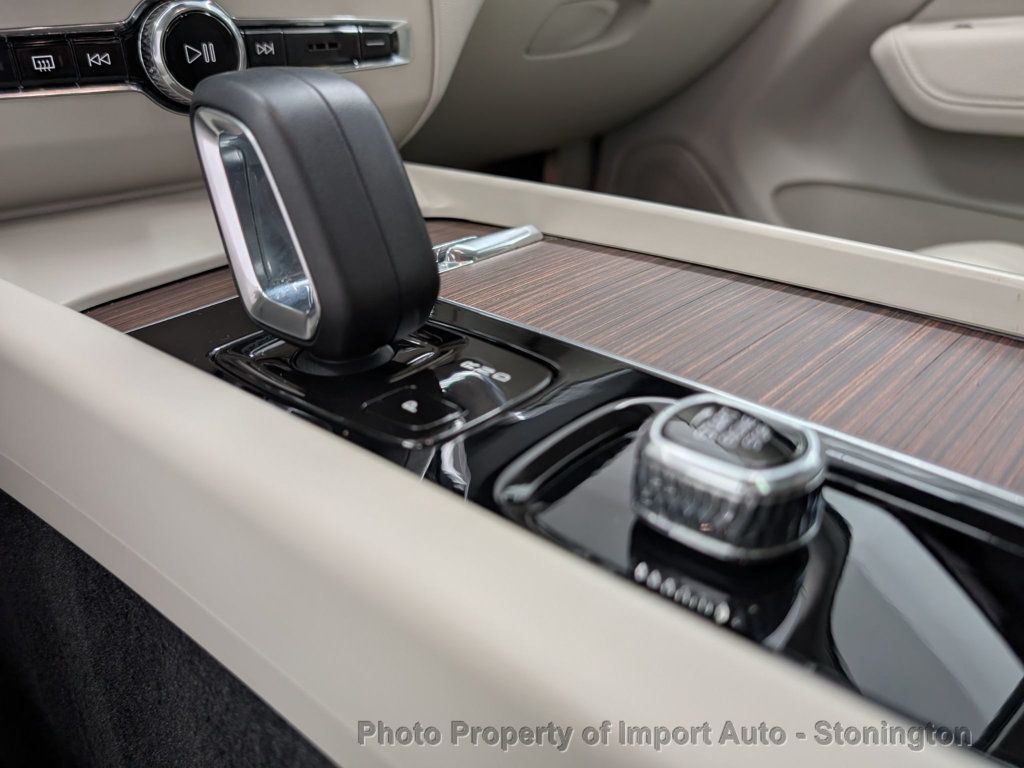 2022 Volvo XC60 B5 Momentum photo 20