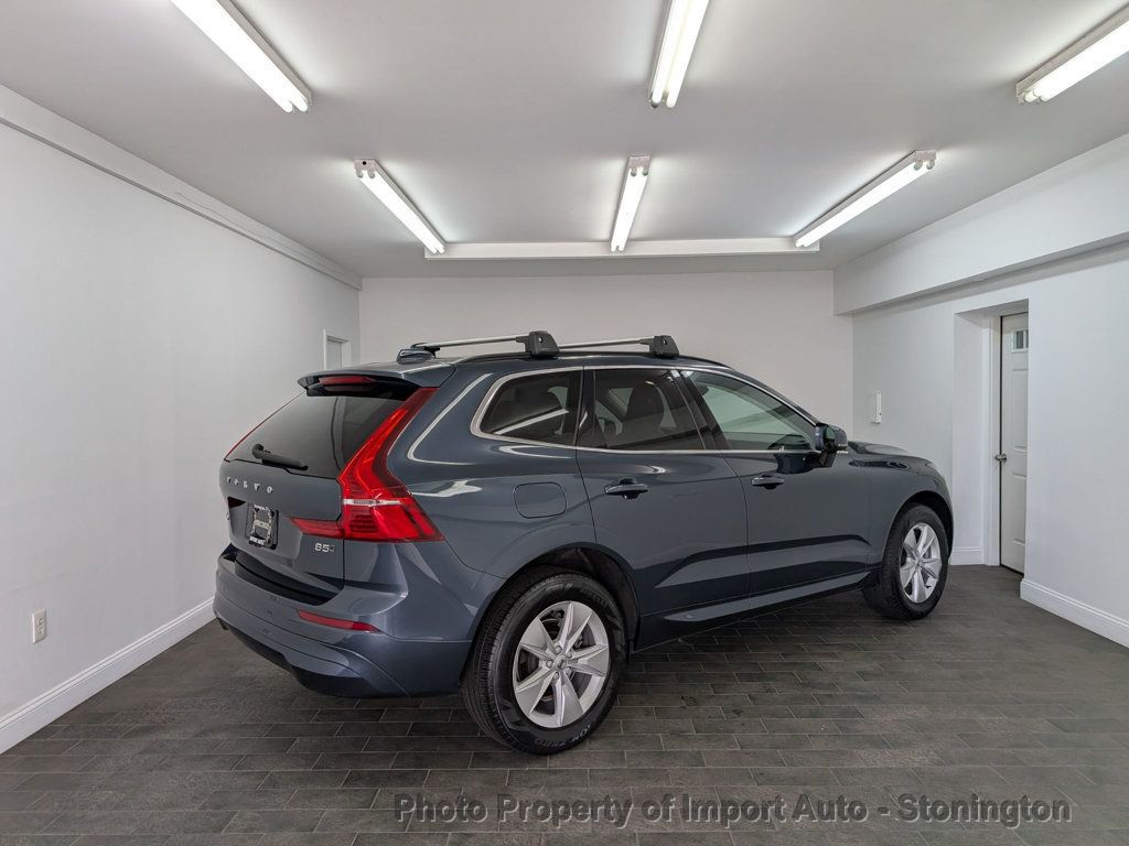 2022 Volvo XC60 B5 Momentum photo 23