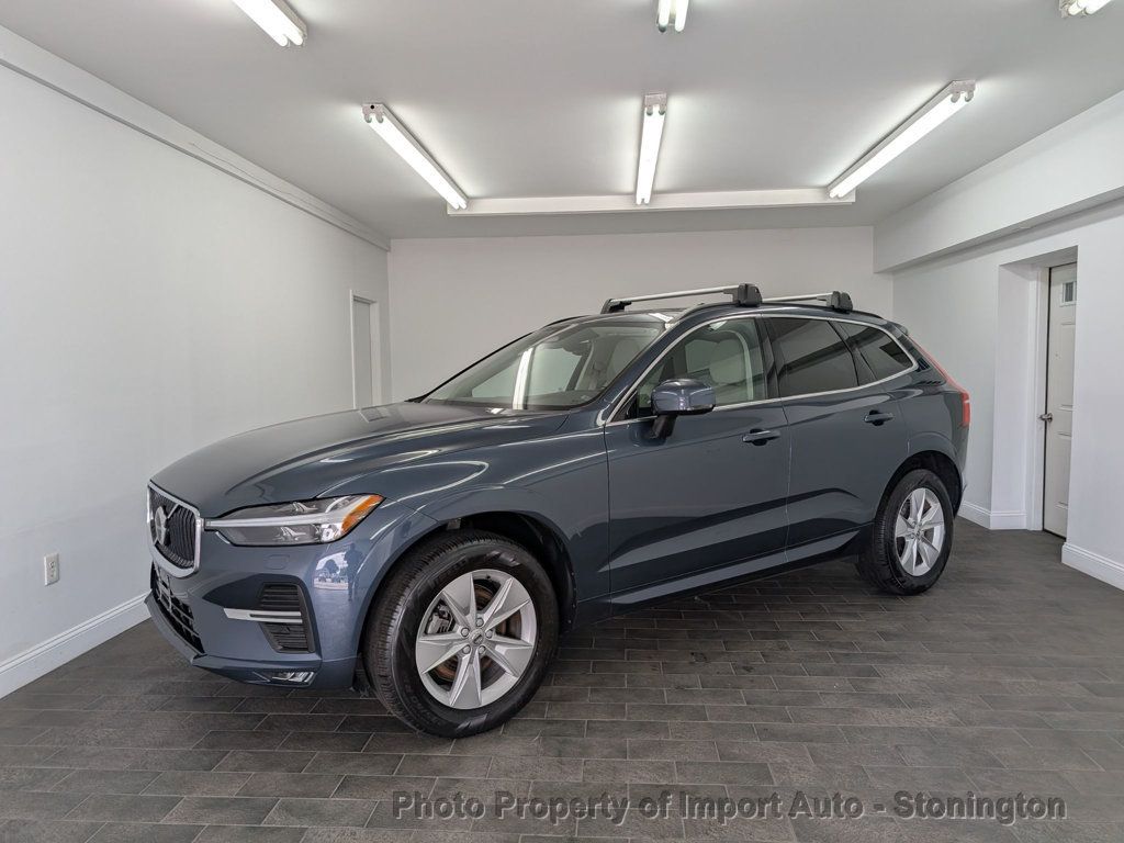2022 Volvo XC60 B5 Momentum photo 4