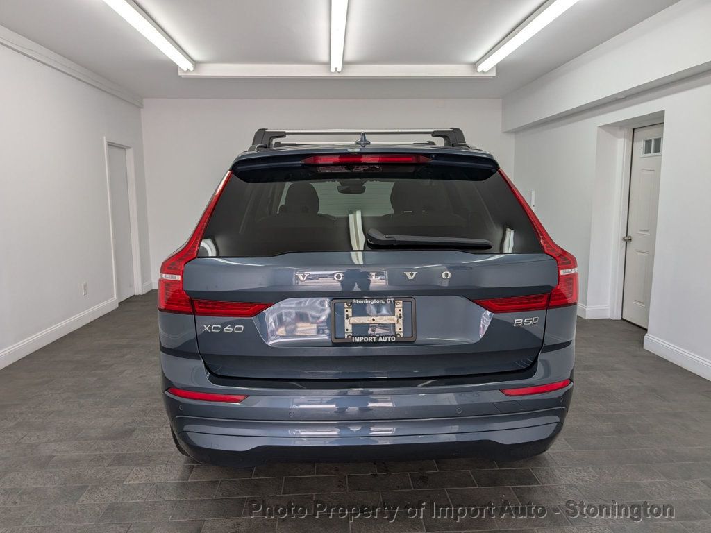 2022 Volvo XC60 B5 Momentum photo 6