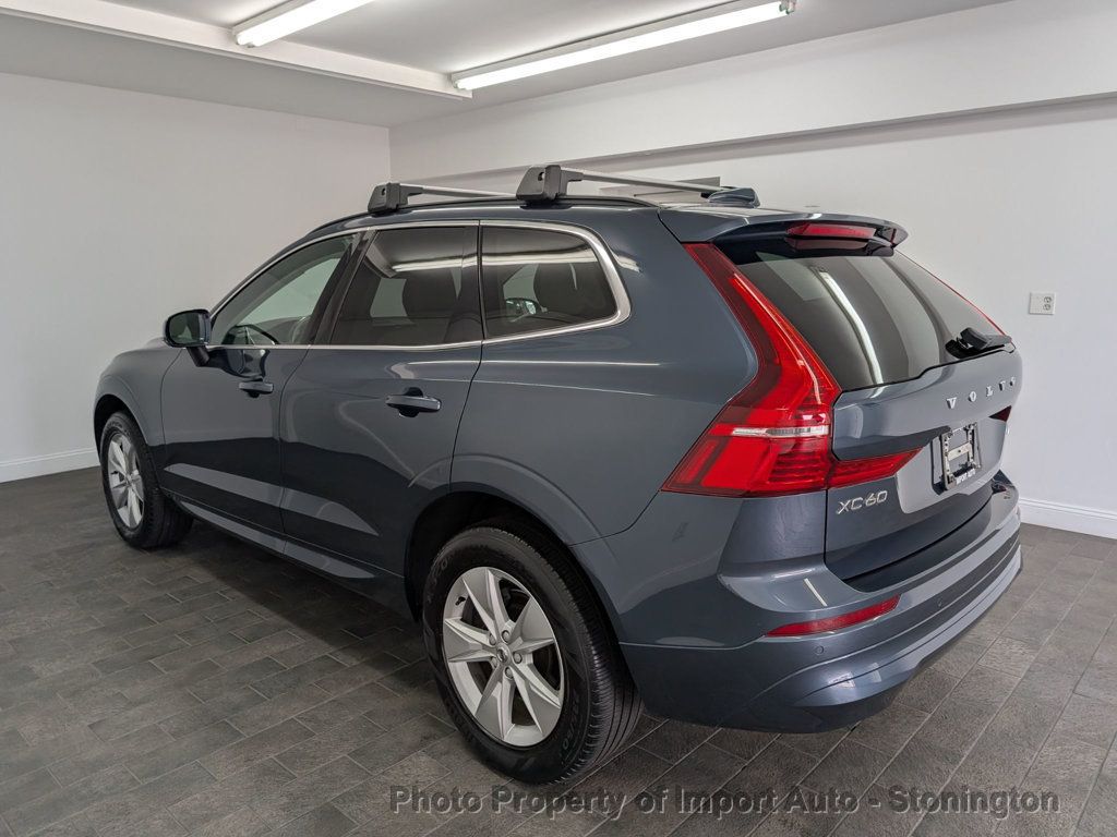 2022 Volvo XC60 B5 Momentum photo 7