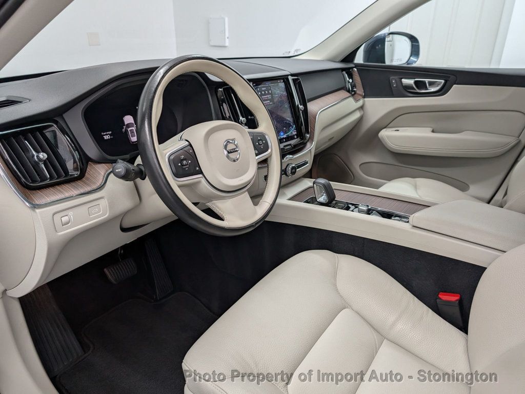 2022 Volvo XC60 B5 Momentum photo 9