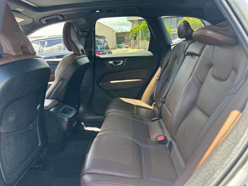 2022 Volvo XC60 B5 AWD Momentum - 22915056 - 13