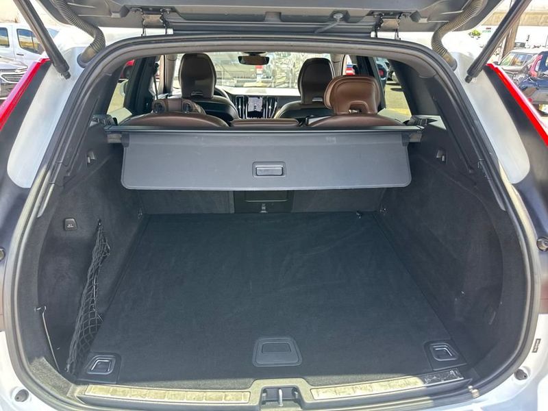 2022 Volvo XC60 B5 AWD Momentum - 22915056 - 19