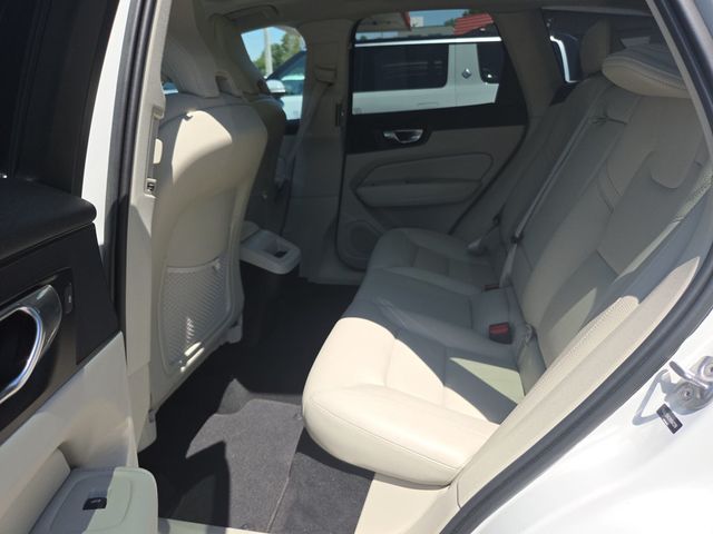 2022 Volvo XC60 B5 AWD Momentum - 23042055 - 9