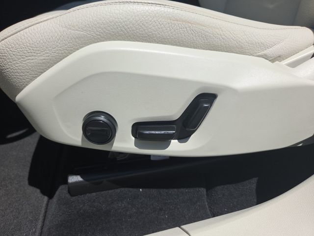 2022 Volvo XC60 B5 AWD Momentum - 23042055 - 17