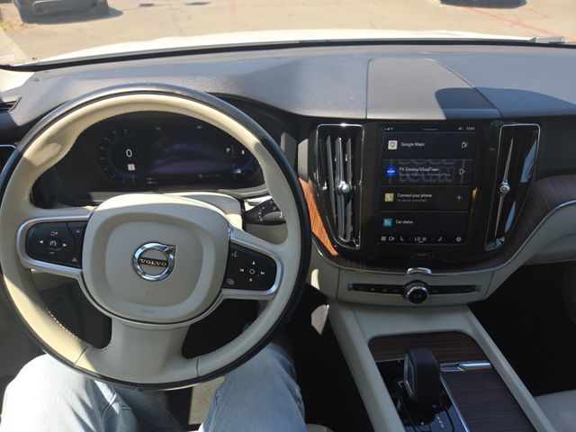 2022 Volvo XC60 B5 AWD Momentum - 23042055 - 27