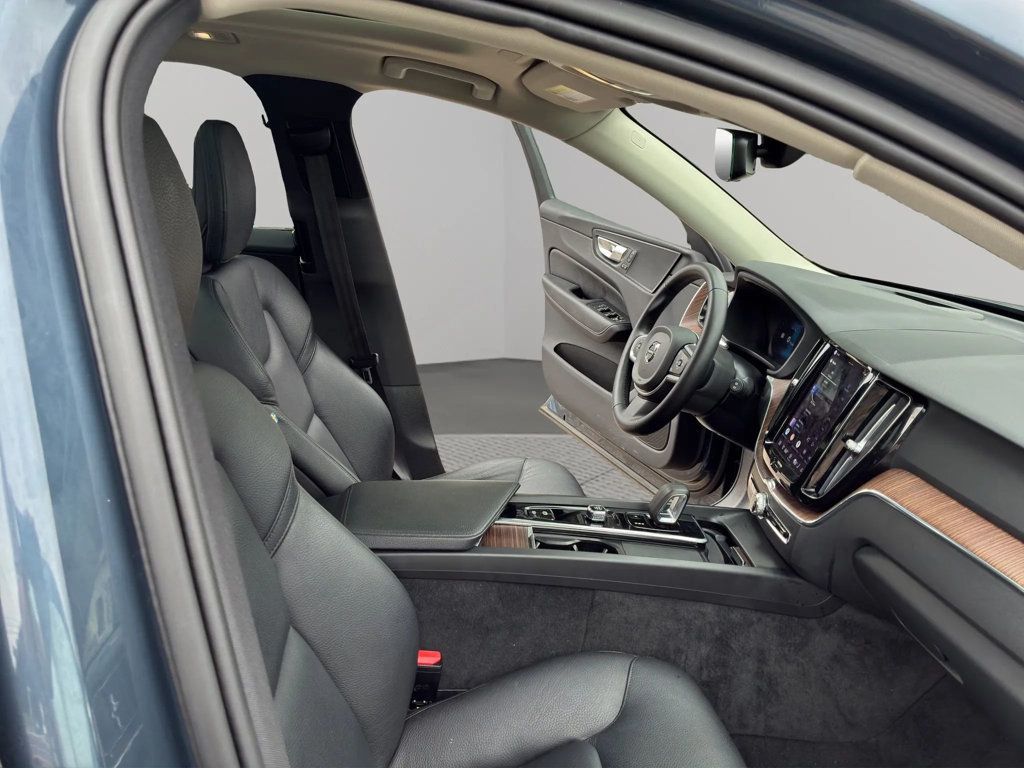 2022 Volvo XC60 B5 AWD Momentum - 23062318 - 15