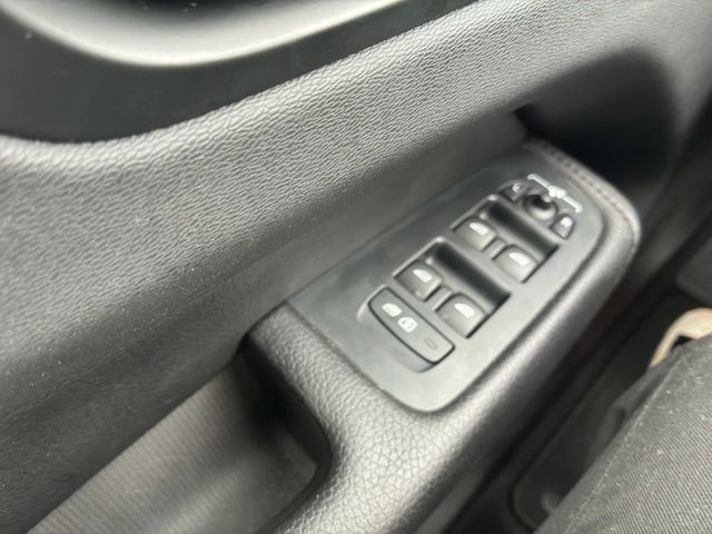 2022 Volvo XC60 B5 AWD Momentum - 23062318 - 17