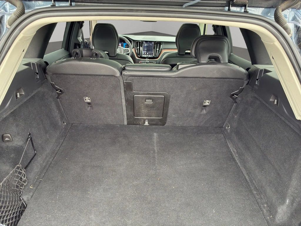 2022 Volvo XC60 B5 AWD Momentum - 23062318 - 19