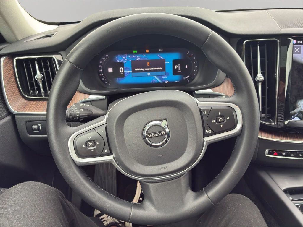 2022 Volvo XC60 B5 AWD Momentum - 23062318 - 8