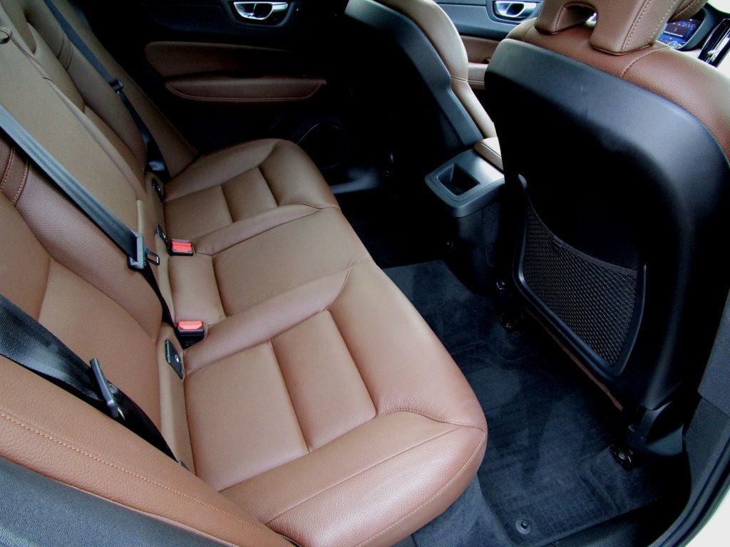 2022 Volvo XC60 B5 AWD Momentum - 23094762 - 17