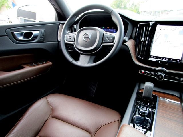 2022 Volvo XC60 B5 AWD Momentum - 23094762 - 18