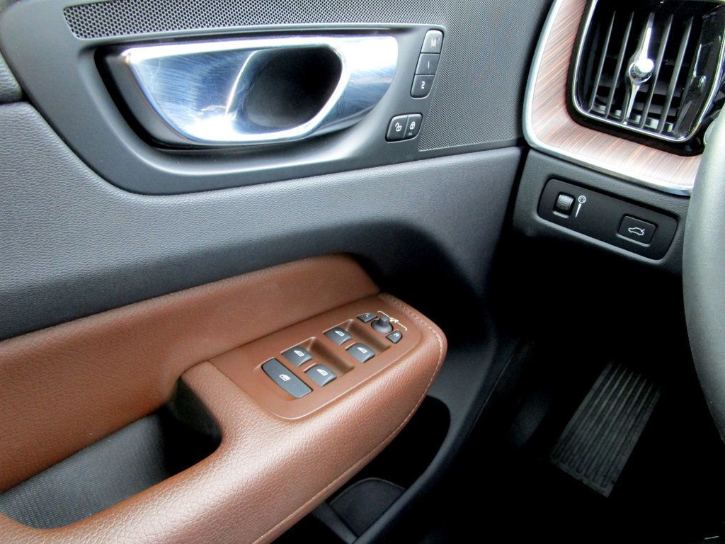 2022 Volvo XC60 B5 AWD Momentum - 23094762 - 31
