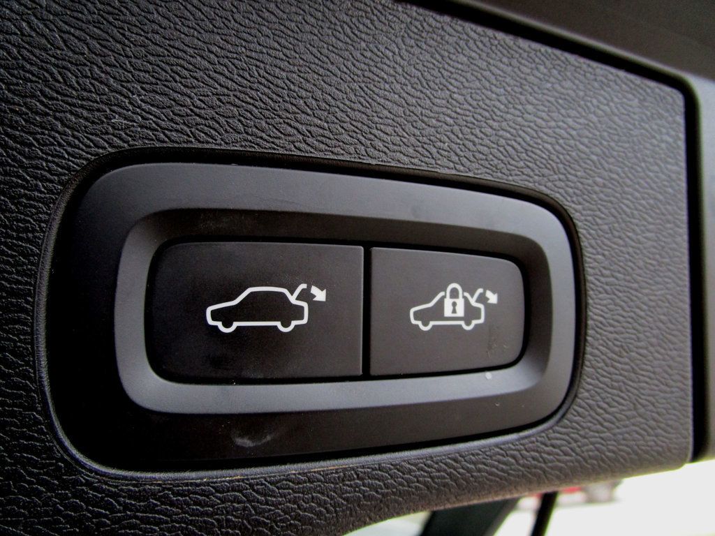 2022 Volvo XC60 B5 AWD Momentum - 23094762 - 33