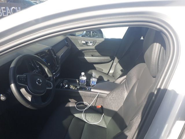 2022 Volvo XC60 B5 AWD Momentum - 23033343 - 9
