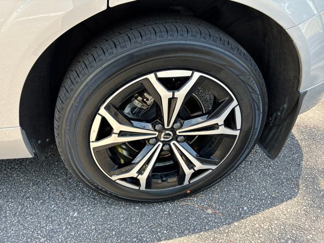 2022 Volvo XC60 B5 AWD Momentum - 23033343 - 11
