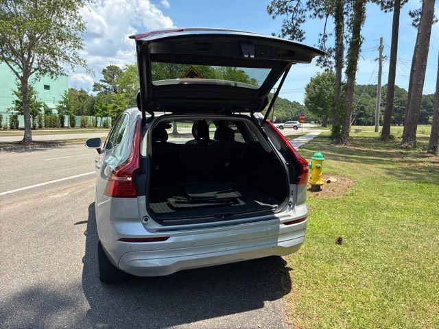 2022 Volvo XC60 B5 AWD Momentum - 23033343 - 17