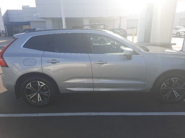 2022 Volvo XC60 B5 AWD Momentum - 23033343 - 1