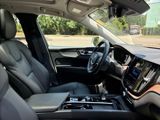 2022 Volvo XC60 B5 AWD Momentum - 23033343 - 22