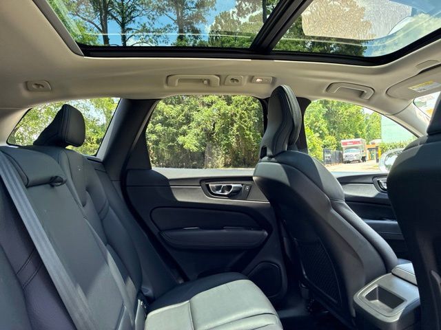 2022 Volvo XC60 B5 AWD Momentum - 23033343 - 23