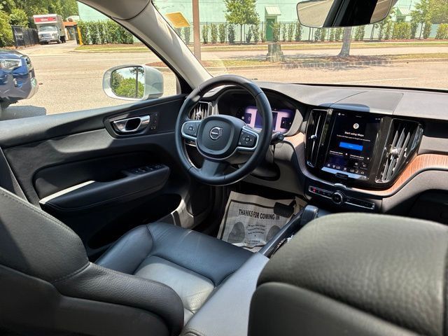 2022 Volvo XC60 B5 AWD Momentum - 23033343 - 24