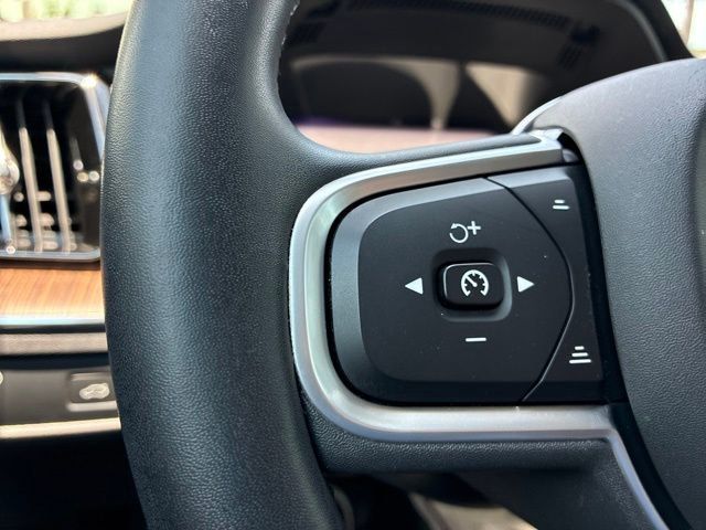 2022 Volvo XC60 B5 AWD Momentum - 23033343 - 26