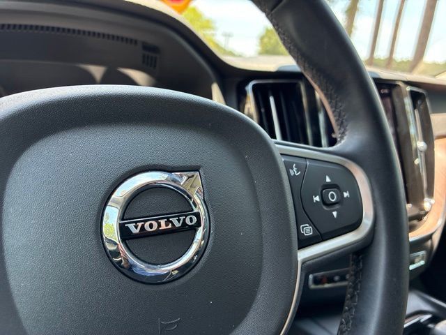 2022 Volvo XC60 B5 AWD Momentum - 23033343 - 27
