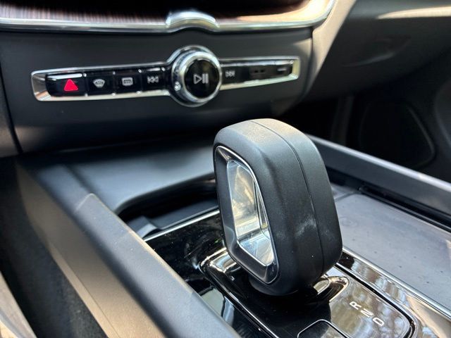 2022 Volvo XC60 B5 AWD Momentum - 23033343 - 30