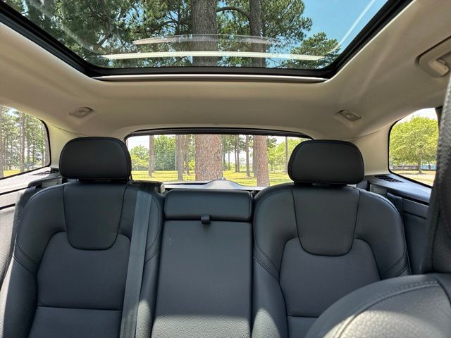2022 Volvo XC60 B5 AWD Momentum - 23033343 - 32