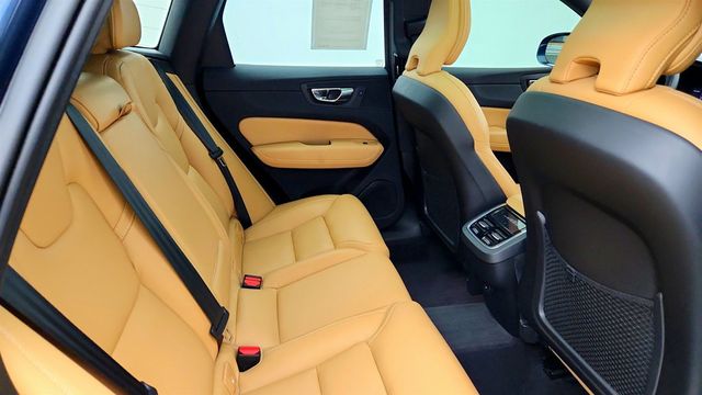 2022 Volvo XC60 B5 FWD Inscription w/ Advanced & Climate Packages + 20'' Wheels - 23041427 - 21