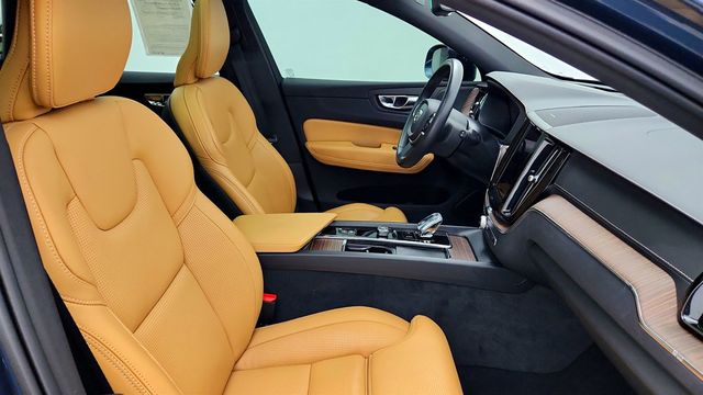 2022 Volvo XC60 B5 FWD Inscription w/ Advanced & Climate Packages + 20'' Wheels - 23041427 - 22