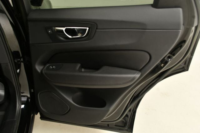 2022 Volvo XC60 B5 FWD Momentum - 22876471 - 23