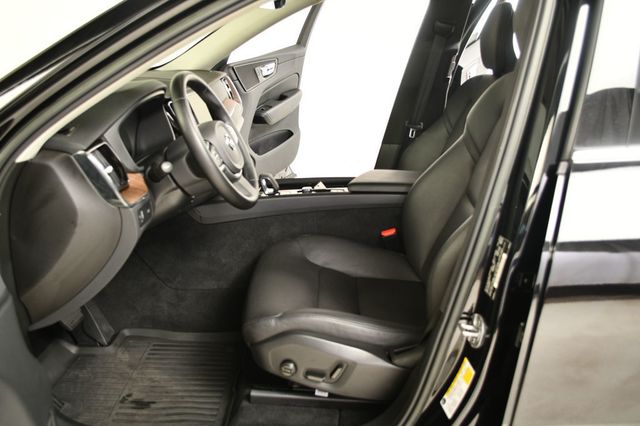 2022 Volvo XC60 B5 FWD Momentum - 22876471 - 26