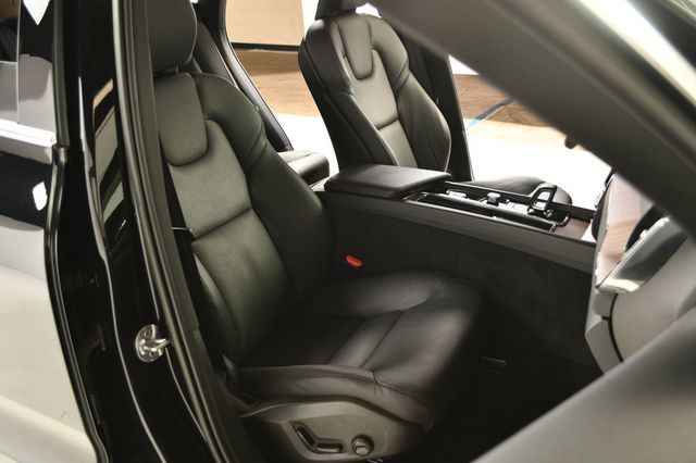 2022 Volvo XC60 B5 FWD Momentum - 22876471 - 29