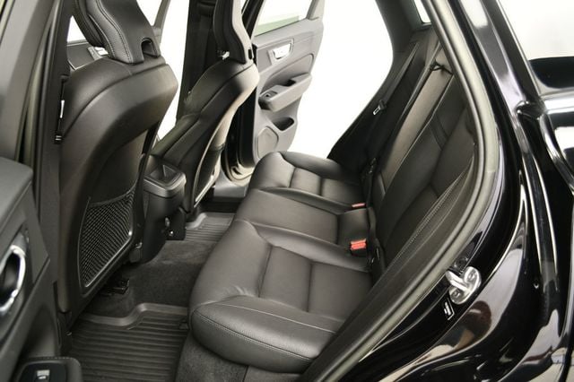 2022 Volvo XC60 B5 FWD Momentum - 22876471 - 31