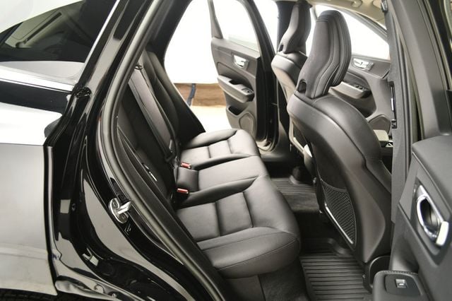 2022 Volvo XC60 B5 FWD Momentum - 22876471 - 34