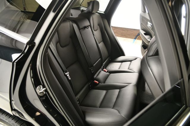 2022 Volvo XC60 B5 FWD Momentum - 22876471 - 35