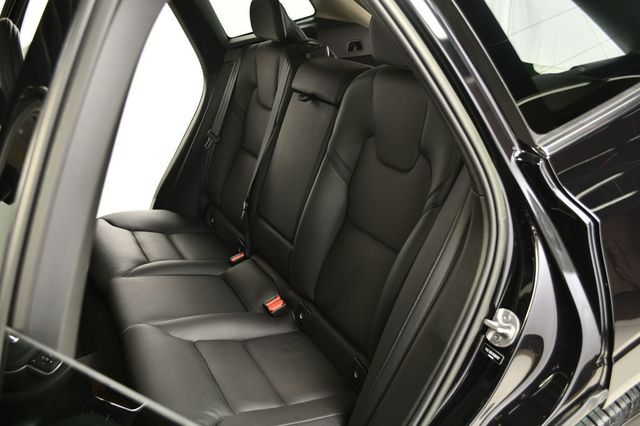 2022 Volvo XC60 B5 FWD Momentum - 22876471 - 37